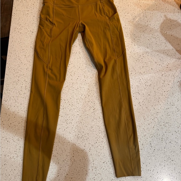 Lulu lemon Size 6 Fast and Free HR Tight in Grape Leaf - Picture 4 of 7